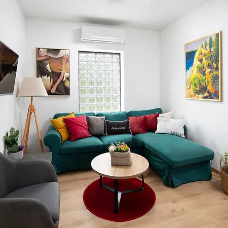 Garden Apartment *